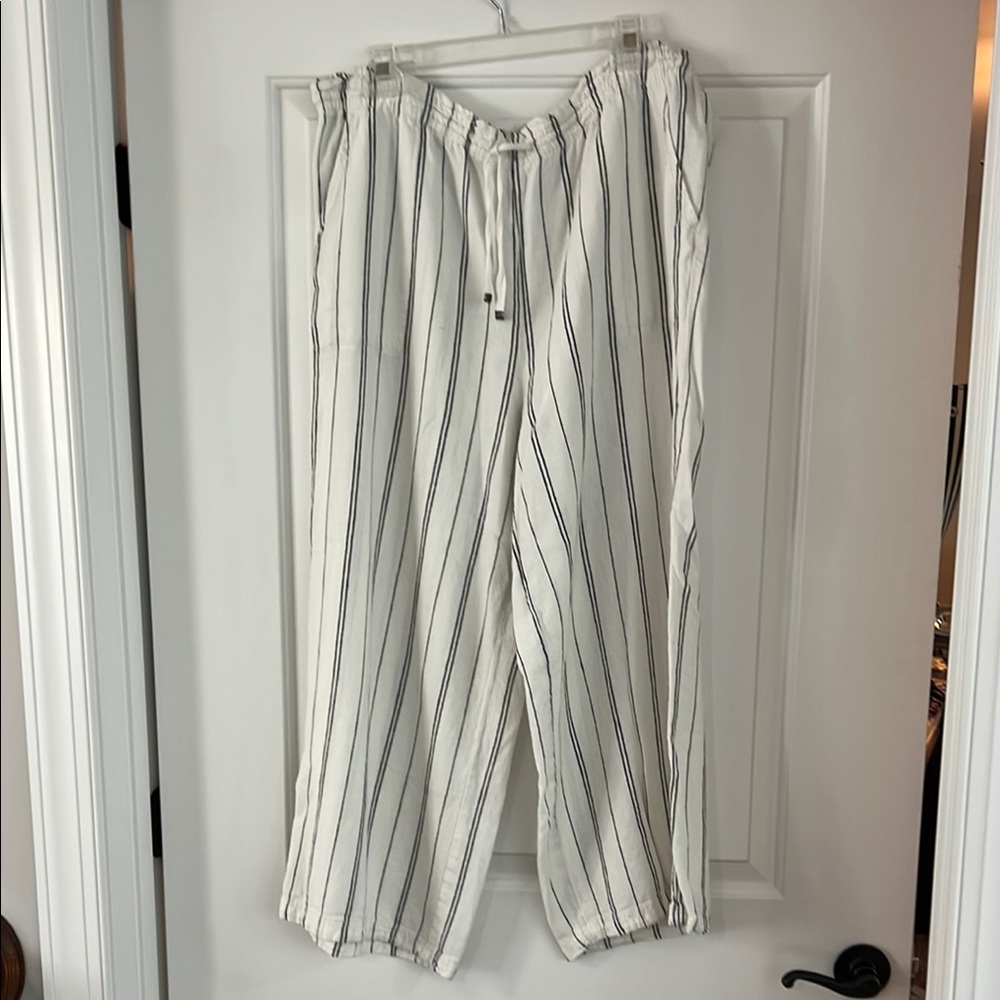 Time and Tru Black and White Sweatpants with Elastic Waist